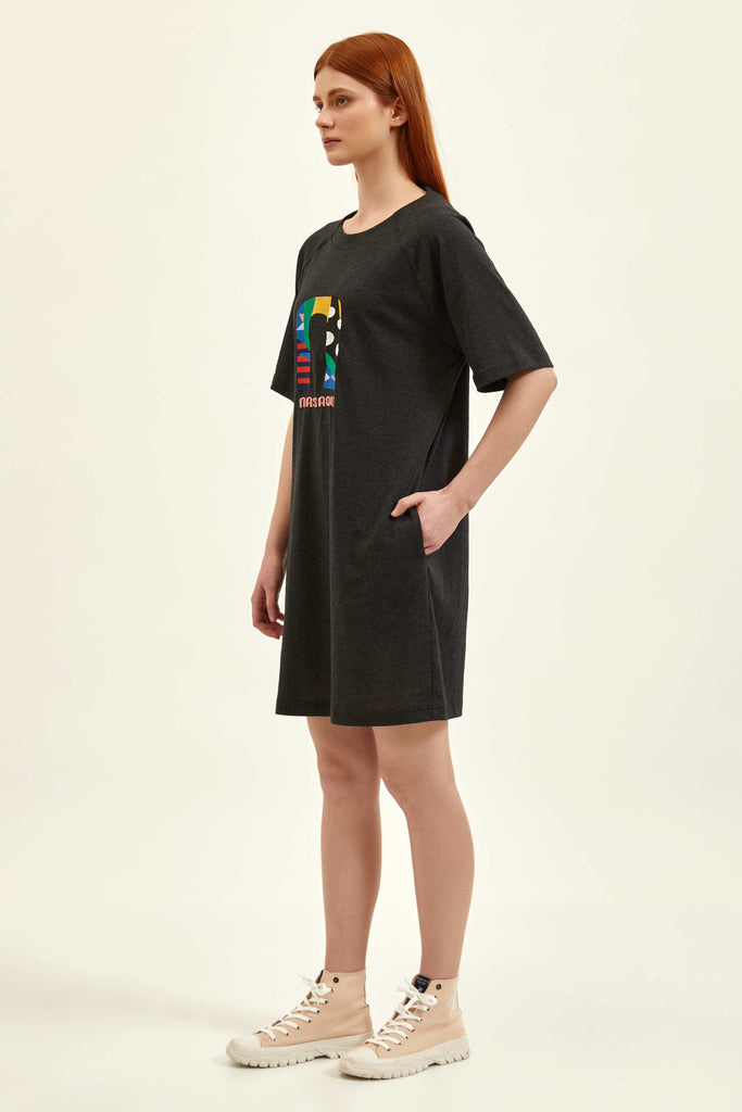 side view of a recycled cotton black dress with side seamless pocket